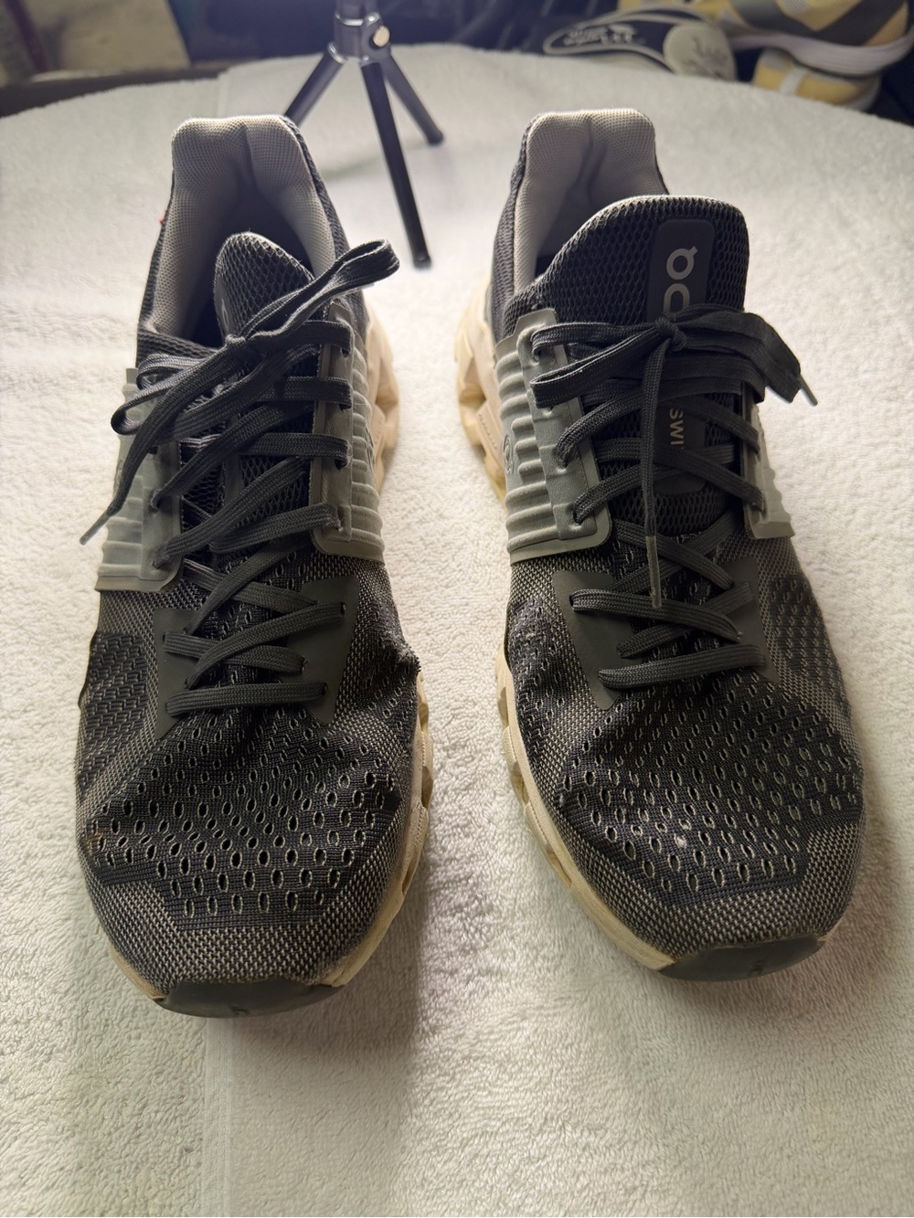 OnCloud Men’s Cloudswift Athletic Shoes grey size 10.5